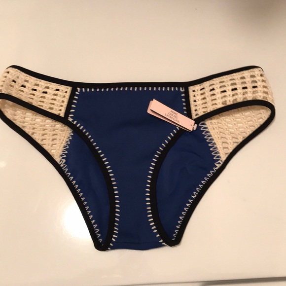 Victoria’s Secret crochet hipster bikini bottoms - Picture 1 of 5